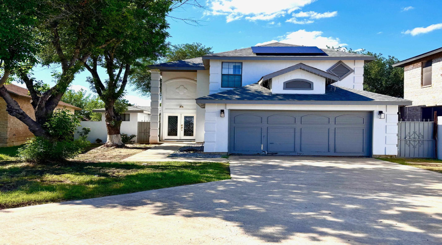 128 Tamarack Lp, LAREDO, Texas 78045, 3 Bedrooms Bedrooms, 6 Rooms Rooms,3 BathroomsBathrooms,Residential,For Sale,128 Tamarack Lp,20262342