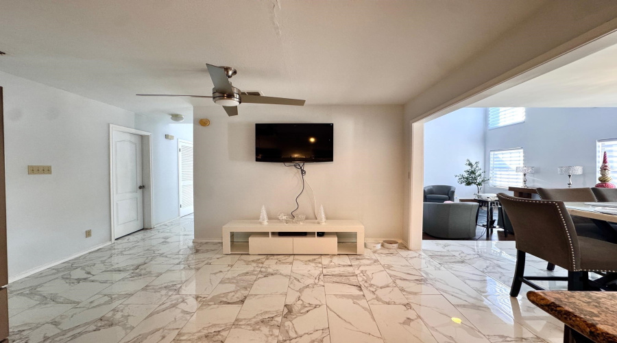 128 Tamarack Lp, LAREDO, Texas 78045, 3 Bedrooms Bedrooms, 6 Rooms Rooms,3 BathroomsBathrooms,Residential,For Sale,128 Tamarack Lp,20262342