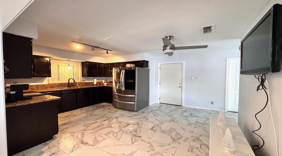 128 Tamarack Lp, LAREDO, Texas 78045, 3 Bedrooms Bedrooms, 6 Rooms Rooms,3 BathroomsBathrooms,Residential,For Sale,128 Tamarack Lp,20262342