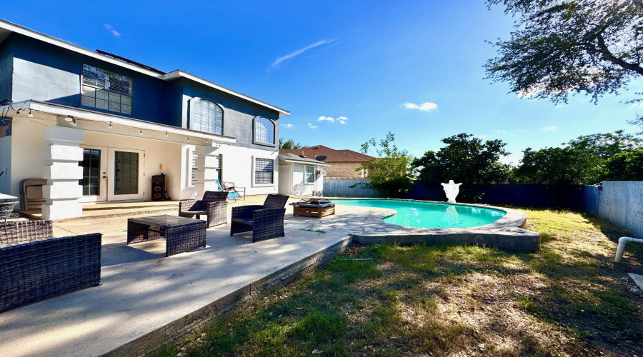 128 Tamarack Lp, LAREDO, Texas 78045, 3 Bedrooms Bedrooms, 6 Rooms Rooms,3 BathroomsBathrooms,Residential,For Sale,128 Tamarack Lp,20262342