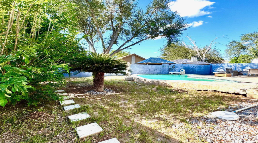 128 Tamarack Lp, LAREDO, Texas 78045, 3 Bedrooms Bedrooms, 6 Rooms Rooms,3 BathroomsBathrooms,Residential,For Sale,128 Tamarack Lp,20262342