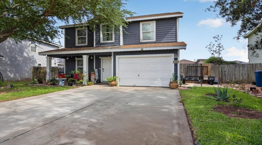 17547 Port Bolivar Dr, Laredo, Texas 78045, 4 Bedrooms Bedrooms, 6 Rooms Rooms,2 BathroomsBathrooms,Residential,For Sale,17547 Port Bolivar Dr,20262343