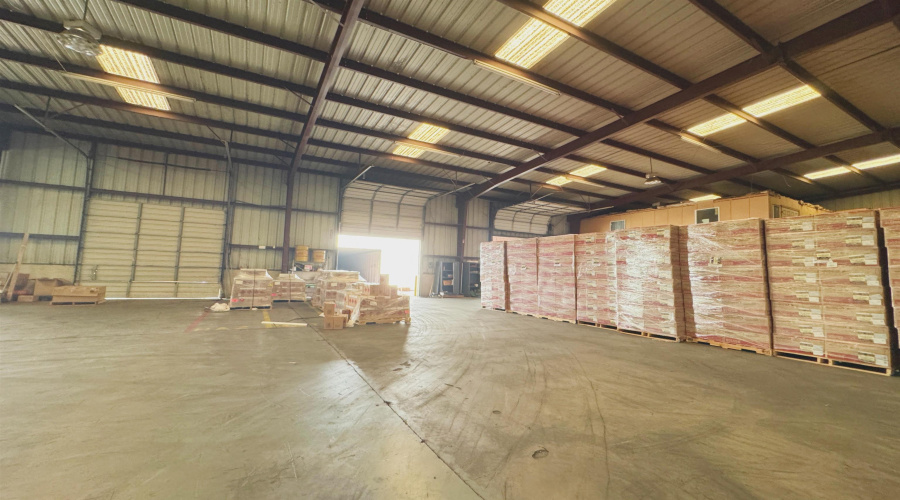 14208 Business Ave, Laredo, Texas 78045, 1 Bedroom Bedrooms, 21 Rooms Rooms,4 BathroomsBathrooms,Commercial/industrial,For Rent,14208 Business Ave,20262360