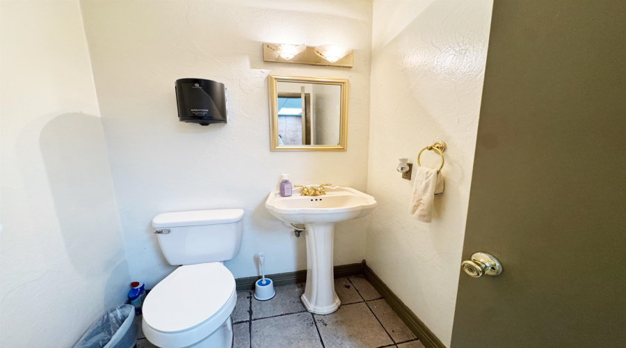 14208 Business Ave, Laredo, Texas 78045, 1 Bedroom Bedrooms, 21 Rooms Rooms,4 BathroomsBathrooms,Commercial/industrial,For Rent,14208 Business Ave,20262360
