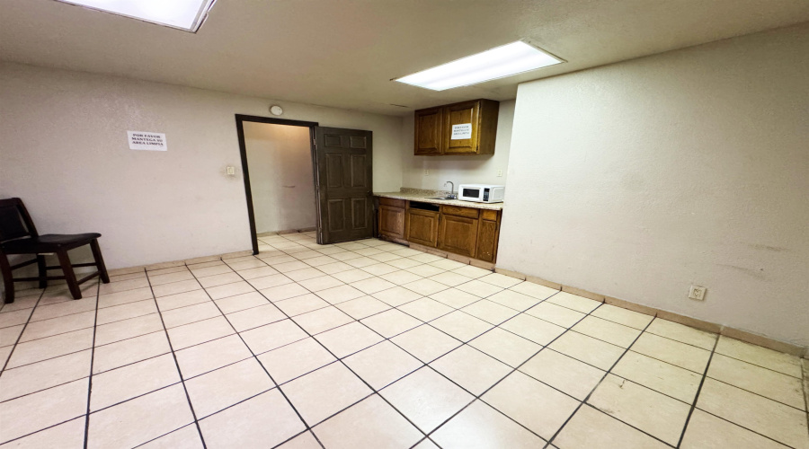 14208 Business Ave, Laredo, Texas 78045, 1 Bedroom Bedrooms, 21 Rooms Rooms,4 BathroomsBathrooms,Commercial/industrial,For Rent,14208 Business Ave,20262360