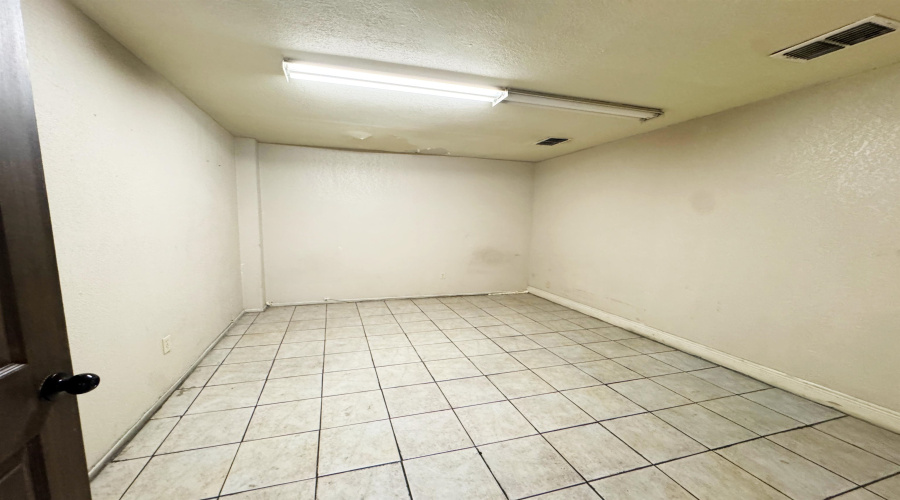 14208 Business Ave, Laredo, Texas 78045, 1 Bedroom Bedrooms, 21 Rooms Rooms,4 BathroomsBathrooms,Commercial/industrial,For Rent,14208 Business Ave,20262360