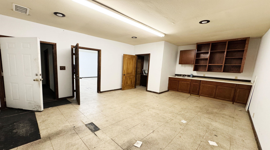14208 Business Ave, Laredo, Texas 78045, 1 Bedroom Bedrooms, 21 Rooms Rooms,4 BathroomsBathrooms,Commercial/industrial,For Rent,14208 Business Ave,20262360