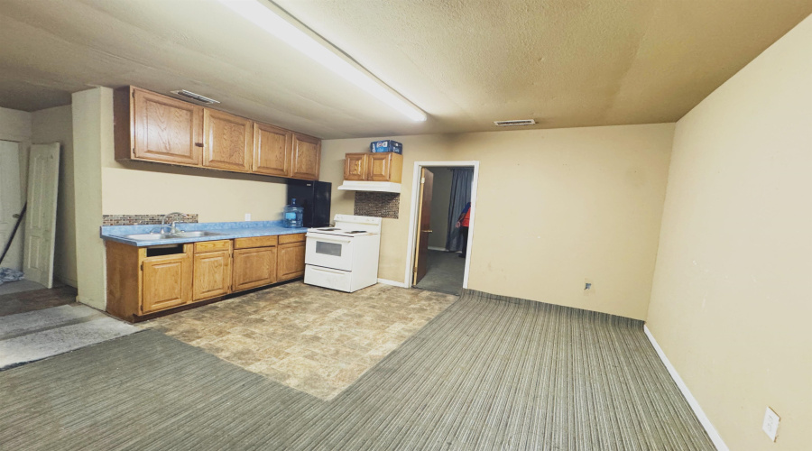 14208 Business Ave, Laredo, Texas 78045, 1 Bedroom Bedrooms, 21 Rooms Rooms,4 BathroomsBathrooms,Commercial/industrial,For Rent,14208 Business Ave,20262360