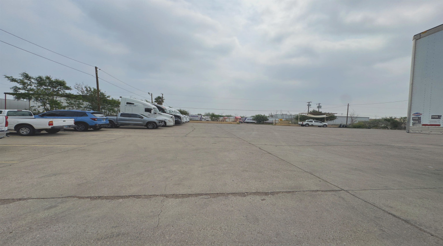 14208 Business Ave, Laredo, Texas 78045, 1 Bedroom Bedrooms, 21 Rooms Rooms,4 BathroomsBathrooms,Commercial/industrial,For Rent,14208 Business Ave,20262360