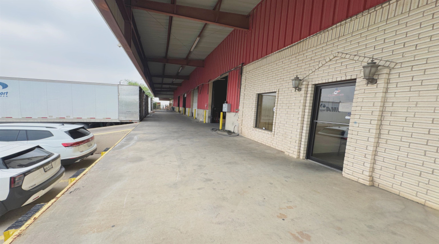 14208 Business Ave, Laredo, Texas 78045, 1 Bedroom Bedrooms, 21 Rooms Rooms,4 BathroomsBathrooms,Commercial/industrial,For Rent,14208 Business Ave,20262360
