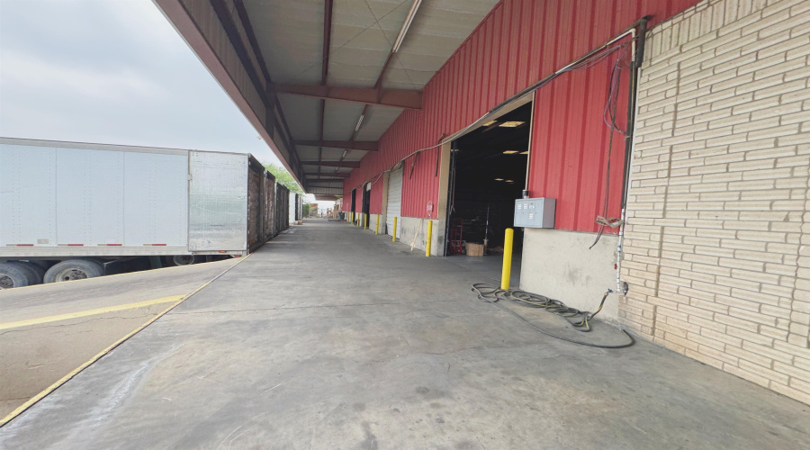 14208 Business Ave, Laredo, Texas 78045, 1 Bedroom Bedrooms, 21 Rooms Rooms,4 BathroomsBathrooms,Commercial/industrial,For Rent,14208 Business Ave,20262360