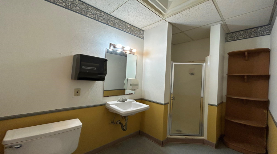 209 W Village Blvd, Laredo, Texas 78041, 11 Rooms Rooms,1 BathroomBathrooms,Commercial retail/office,For Rent,209 W Village Blvd,20262347