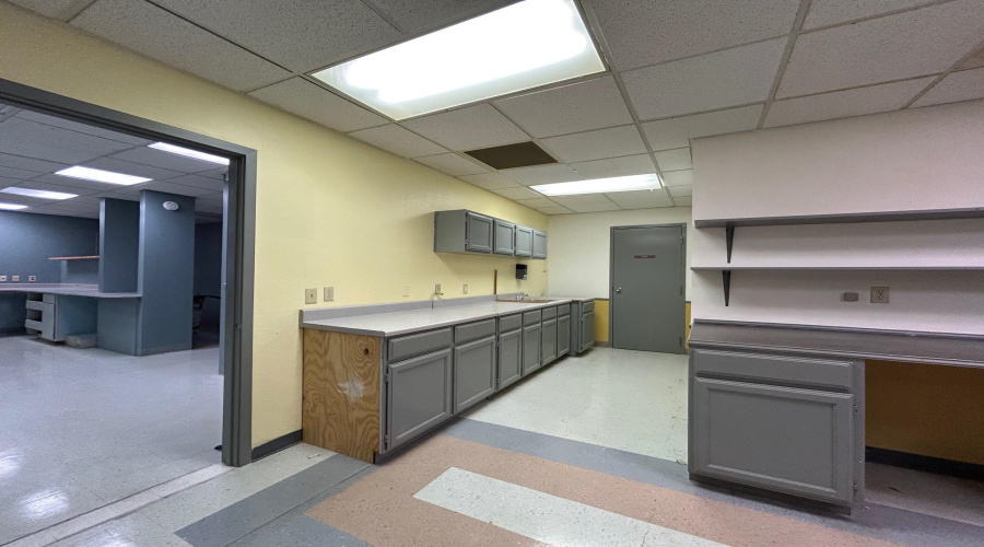 209 W Village Blvd, Laredo, Texas 78041, 11 Rooms Rooms,1 BathroomBathrooms,Commercial retail/office,For Rent,209 W Village Blvd,20262347