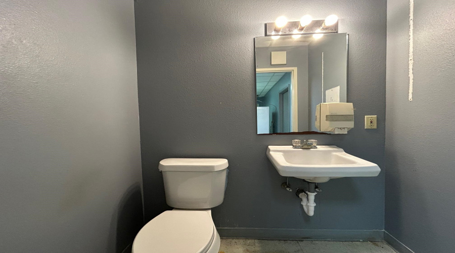 209 W Village Blvd, Laredo, Texas 78041, 11 Rooms Rooms,1 BathroomBathrooms,Commercial retail/office,For Rent,209 W Village Blvd,20262347
