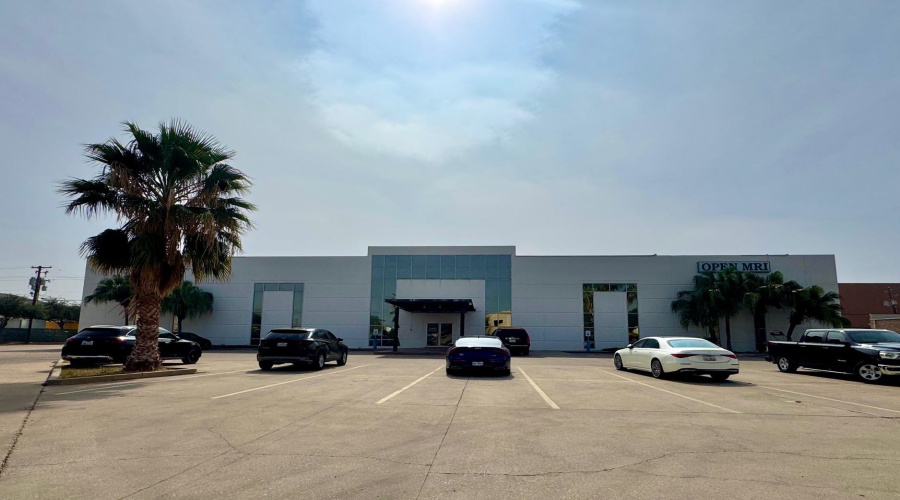 209 W Village Blvd, Laredo, Texas 78041, 11 Rooms Rooms,1 BathroomBathrooms,Commercial retail/office,For Rent,209 W Village Blvd,20262347