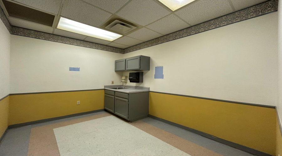 209 W Village Blvd, Laredo, Texas 78041, 11 Rooms Rooms,1 BathroomBathrooms,Commercial retail/office,For Rent,209 W Village Blvd,20262347