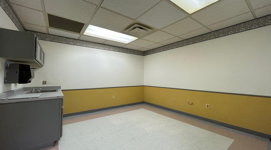 209 W Village Blvd, Laredo, Texas 78041, 11 Rooms Rooms,1 BathroomBathrooms,Commercial retail/office,For Rent,209 W Village Blvd,20262347