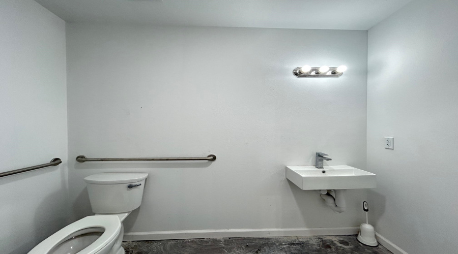 2110 Lomas Del Sur, Laredo, Texas 78046, 1 Room Rooms,1 BathroomBathrooms,Commercial retail/office,For Rent,2110 Lomas Del Sur,20262349