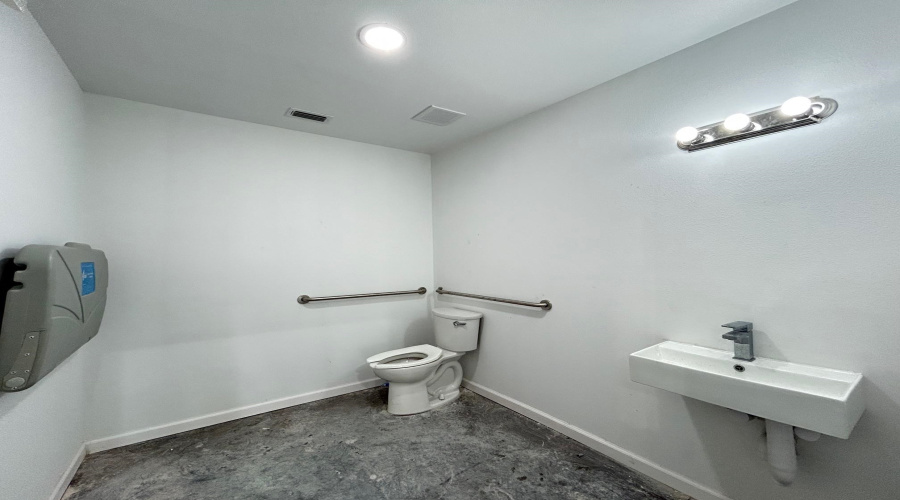 2110 Lomas Del Sur, Laredo, Texas 78046, 1 Room Rooms,1 BathroomBathrooms,Commercial retail/office,For Rent,2110 Lomas Del Sur,20262349