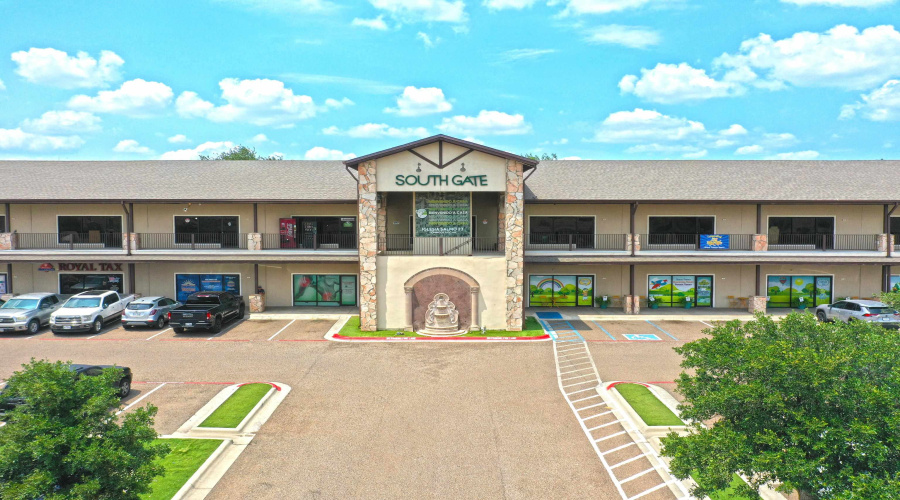 2110 Lomas Del Sur, Laredo, Texas 78046, 1 Room Rooms,1 BathroomBathrooms,Commercial retail/office,For Rent,2110 Lomas Del Sur,20262349