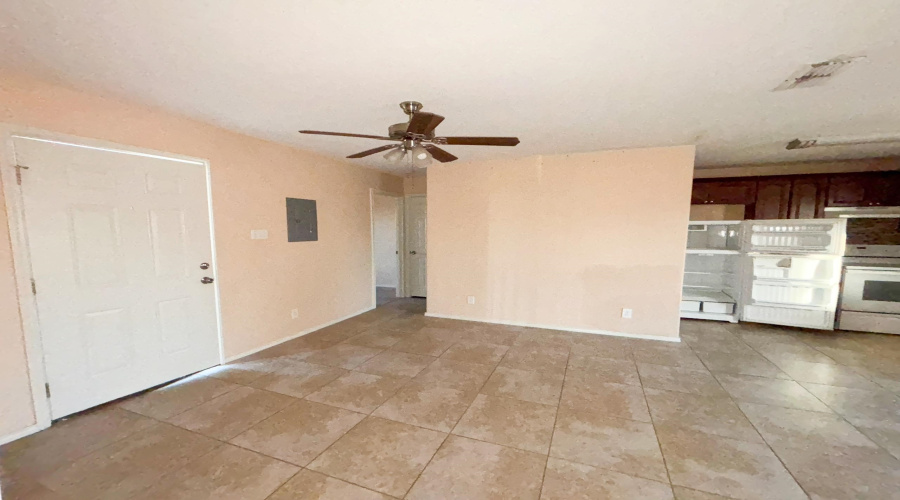 803 Fremont St, Laredo, Texas 78040, 2 Bedrooms Bedrooms, 4 Rooms Rooms,2 BathroomsBathrooms,Residential,For Rent,803 Fremont St,20262345