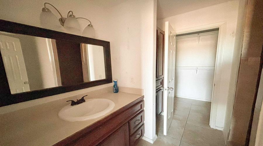 803 Fremont St, Laredo, Texas 78040, 2 Bedrooms Bedrooms, 4 Rooms Rooms,2 BathroomsBathrooms,Residential,For Rent,803 Fremont St,20262345