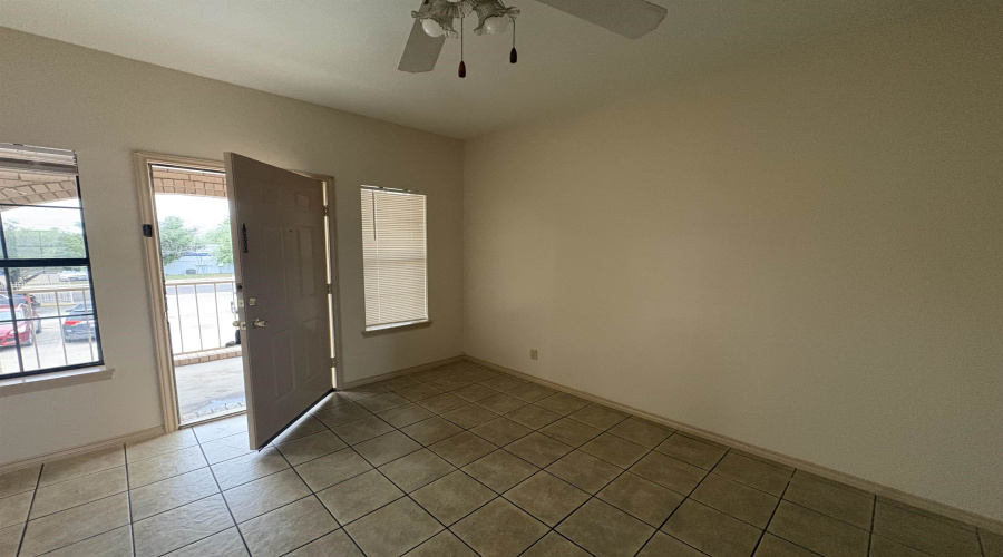 4419 Springfield Ave, Laredo, Texas 78041, 2 Bedrooms Bedrooms, 3 Rooms Rooms,1 BathroomBathrooms,Residential,For Rent,4419 Springfield Ave,20262346