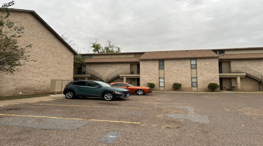 100 E Hillside Rd, Laredo, Texas 78041, 2 Bedrooms Bedrooms, 4 Rooms Rooms,1 BathroomBathrooms,Residential,For Sale,100 E Hillside Rd,20262353