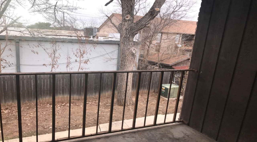 100 E Hillside Rd, Laredo, Texas 78041, 2 Bedrooms Bedrooms, 4 Rooms Rooms,1 BathroomBathrooms,Residential,For Sale,100 E Hillside Rd,20262353