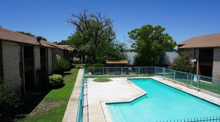 100 E Hillside Rd, Laredo, Texas 78041, 2 Bedrooms Bedrooms, 4 Rooms Rooms,1 BathroomBathrooms,Residential,For Sale,100 E Hillside Rd,20262353