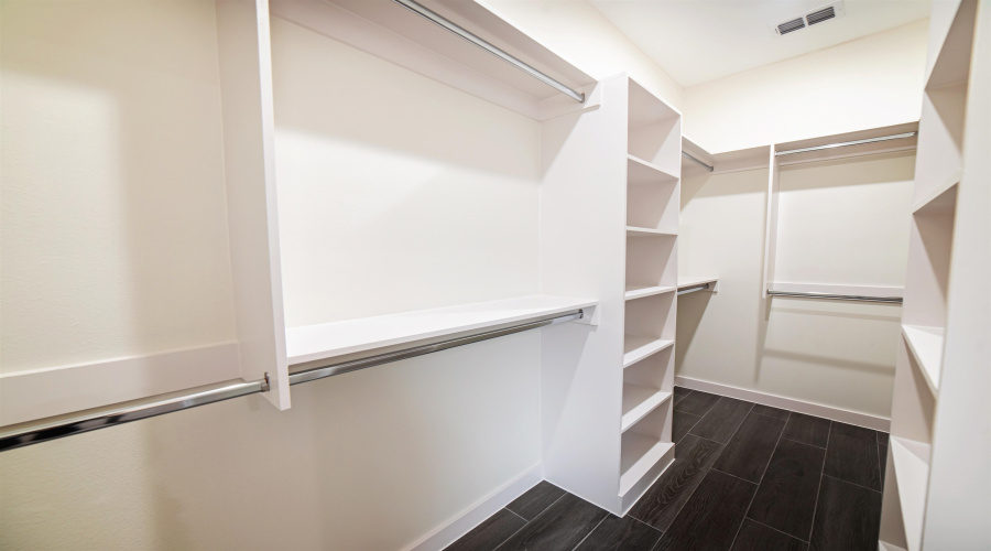 1701 Belgian Blue Lp., Laredo, Texas 78046, 5 Bedrooms Bedrooms, 6 Rooms Rooms,2 BathroomsBathrooms,Residential,For Sale,1701 Belgian Blue Lp.,20262363