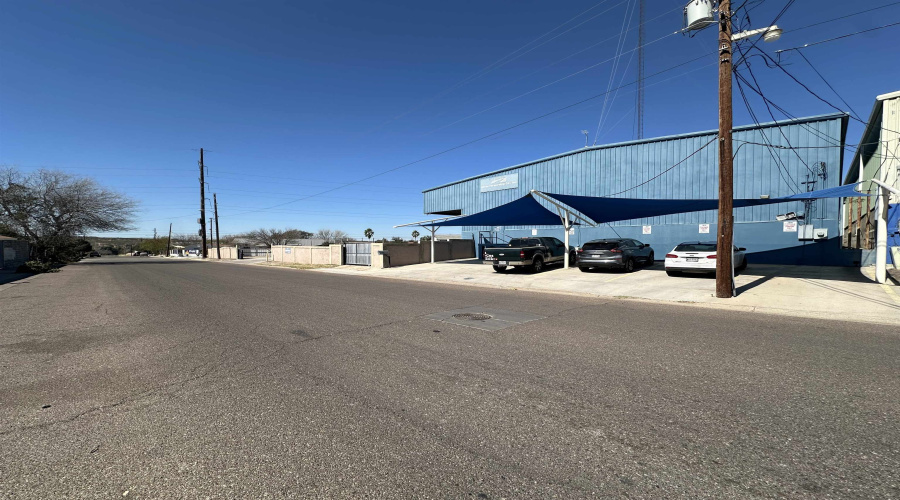 1910 Markley Ln, Laredo, Texas 78041, 1 Bedroom Bedrooms, 11 Rooms Rooms,1 BathroomBathrooms,Commercial/industrial,For Rent,1910 Markley Ln,20262372