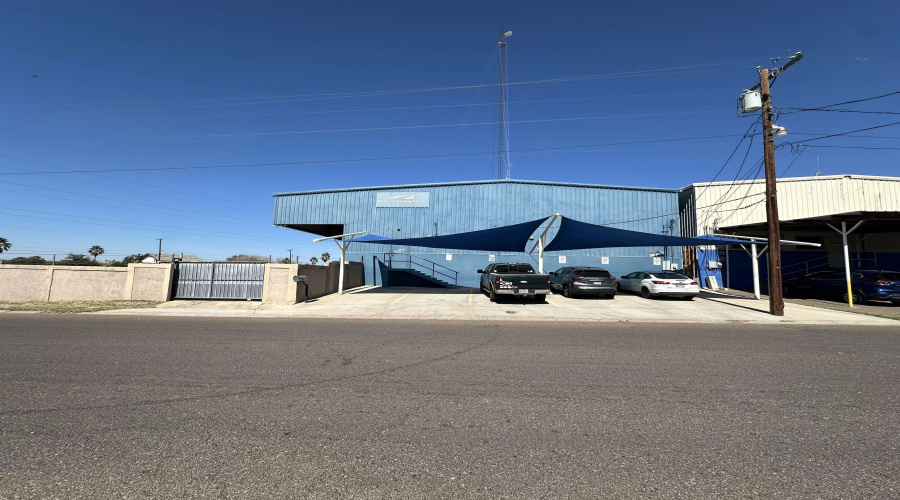 1910 Markley Ln, Laredo, Texas 78041, 1 Bedroom Bedrooms, 11 Rooms Rooms,1 BathroomBathrooms,Commercial/industrial,For Rent,1910 Markley Ln,20262372