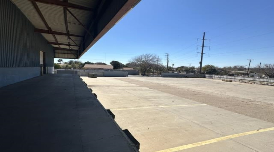1910 Markley Ln, Laredo, Texas 78041, 1 Bedroom Bedrooms, 11 Rooms Rooms,1 BathroomBathrooms,Commercial/industrial,For Rent,1910 Markley Ln,20262372