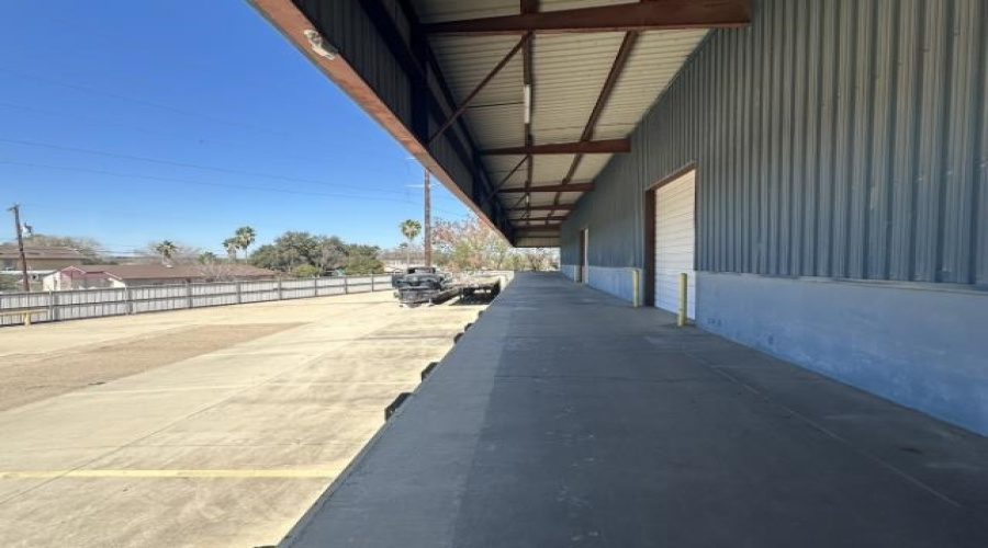 1910 Markley Ln, Laredo, Texas 78041, 1 Bedroom Bedrooms, 11 Rooms Rooms,1 BathroomBathrooms,Commercial/industrial,For Rent,1910 Markley Ln,20262372