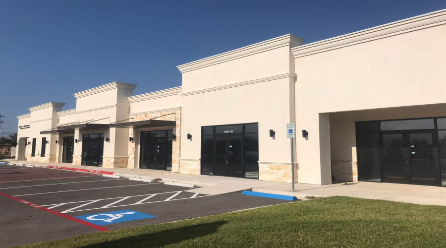 7616 Rocio Dr, Laredo, Texas 78045, 1 Room Rooms,1 BathroomBathrooms,Commercial retail/office,For Rent,7616 Rocio Dr,20262371