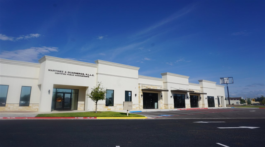 7616 Rocio Dr, Laredo, Texas 78045, 1 Room Rooms,1 BathroomBathrooms,Commercial retail/office,For Rent,7616 Rocio Dr,20262371