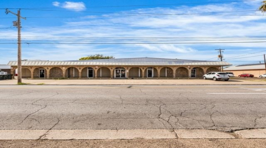 1020 Santa Maria Ave, Laredo, Texas 78040, 6 Rooms Rooms,3 BathroomsBathrooms,Commercial retail/office,For Rent,1020 Santa Maria Ave,20262374