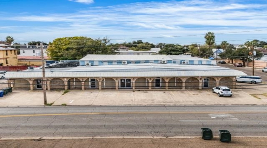 1020 Santa Maria Ave, Laredo, Texas 78040, 6 Rooms Rooms,3 BathroomsBathrooms,Commercial retail/office,For Rent,1020 Santa Maria Ave,20262374