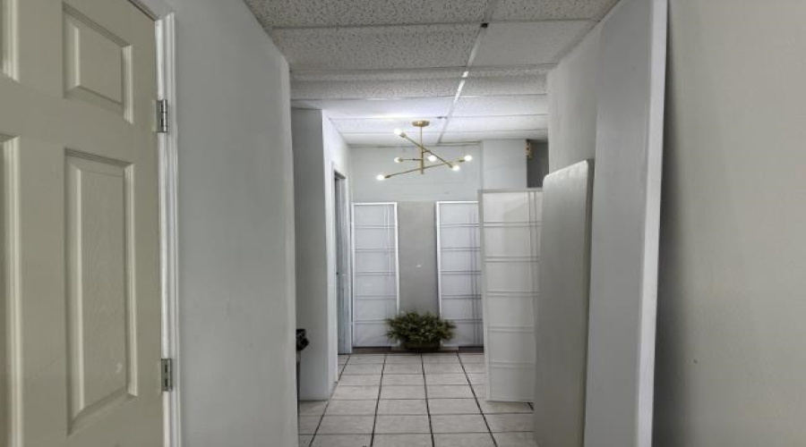 620 W Calton Rd, Laredo, Texas 78041, 1 Room Rooms,2 BathroomsBathrooms,Commercial retail/office,For Sale,620 W Calton Rd,20262375