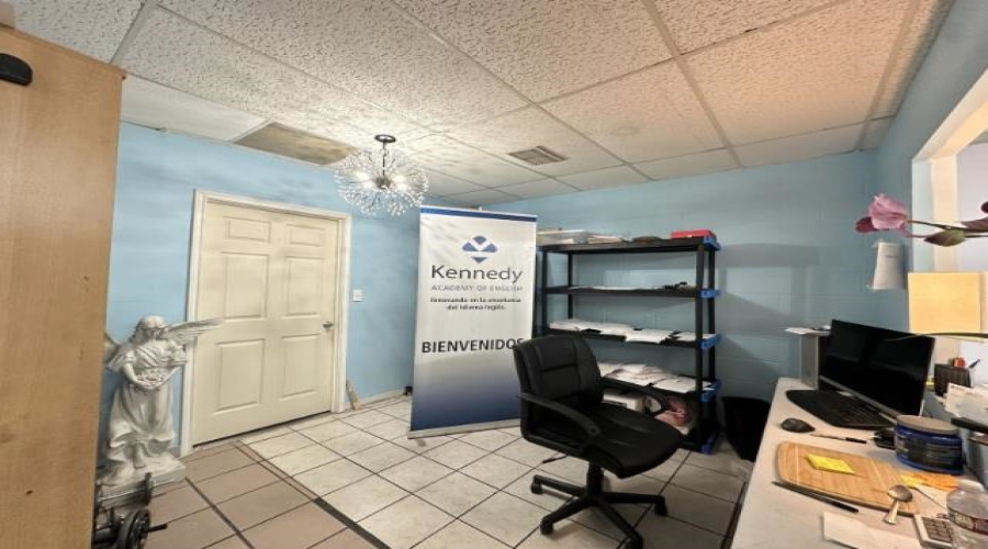 620 W Calton Rd, Laredo, Texas 78041, 1 Room Rooms,2 BathroomsBathrooms,Commercial retail/office,For Sale,620 W Calton Rd,20262375