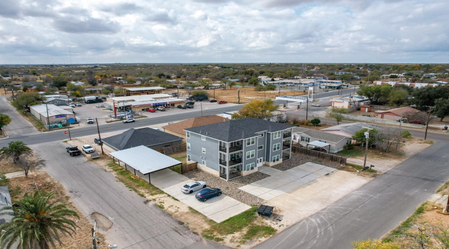 1200 W Houston St, Carrizo Springs, Texas 78834, ,Multi-family,For Sale,1200 W Houston St,20262377