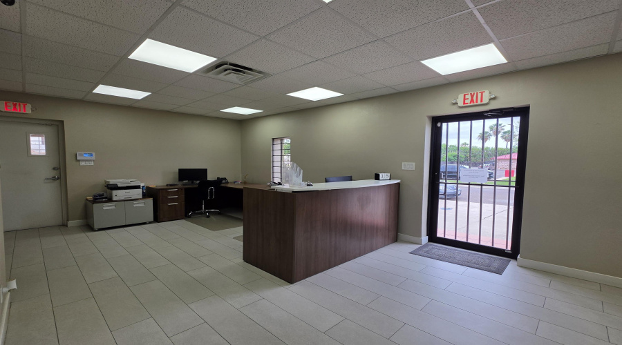 2018 Santa Ursula Ave, Laredo, Texas 78040, 6 Rooms Rooms,2 BathroomsBathrooms,Commercial retail/office,For Sale,2018 Santa Ursula Ave,20262382