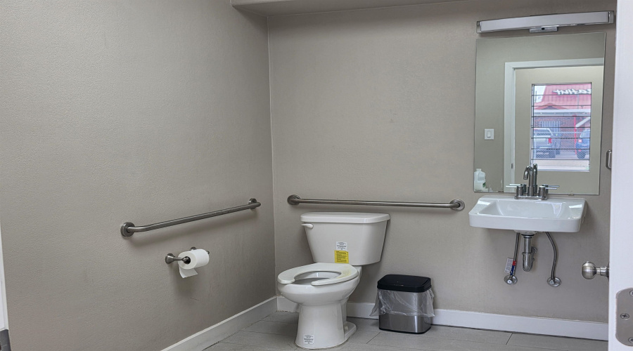 2018 Santa Ursula Ave, Laredo, Texas 78040, 6 Rooms Rooms,2 BathroomsBathrooms,Commercial retail/office,For Sale,2018 Santa Ursula Ave,20262382