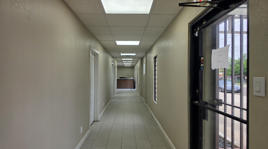 2018 Santa Ursula Ave, Laredo, Texas 78040, 6 Rooms Rooms,2 BathroomsBathrooms,Commercial retail/office,For Sale,2018 Santa Ursula Ave,20262382