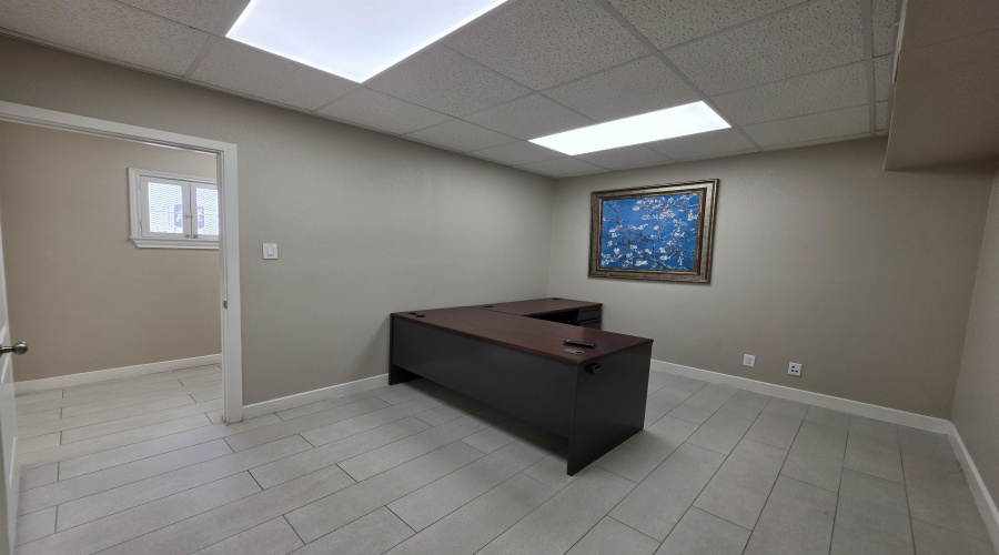 2018 Santa Ursula Ave, Laredo, Texas 78040, 6 Rooms Rooms,2 BathroomsBathrooms,Commercial retail/office,For Sale,2018 Santa Ursula Ave,20262382