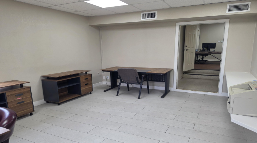 2018 Santa Ursula Ave, Laredo, Texas 78040, 6 Rooms Rooms,2 BathroomsBathrooms,Commercial retail/office,For Sale,2018 Santa Ursula Ave,20262382