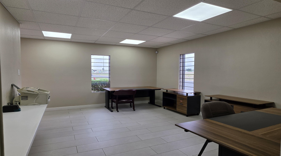 2018 Santa Ursula Ave, Laredo, Texas 78040, 6 Rooms Rooms,2 BathroomsBathrooms,Commercial retail/office,For Sale,2018 Santa Ursula Ave,20262382
