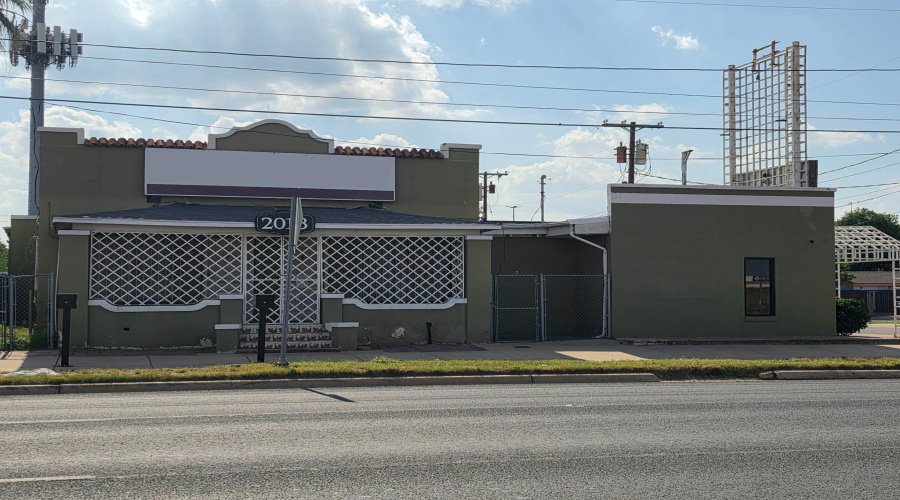 2018 Santa Ursula Ave, Laredo, Texas 78040, 6 Rooms Rooms,2 BathroomsBathrooms,Commercial retail/office,For Sale,2018 Santa Ursula Ave,20262382