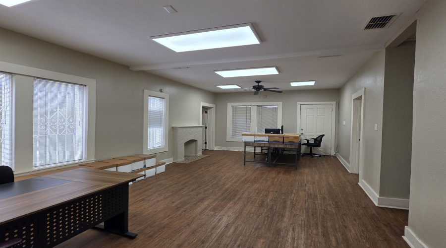 2018 Santa Ursula Ave, Laredo, Texas 78040, 6 Rooms Rooms,2 BathroomsBathrooms,Commercial retail/office,For Sale,2018 Santa Ursula Ave,20262382